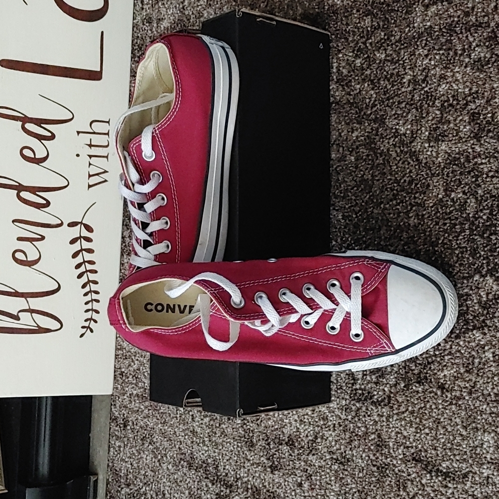 Converse/ Maroon/Mens 7 Womens 9
